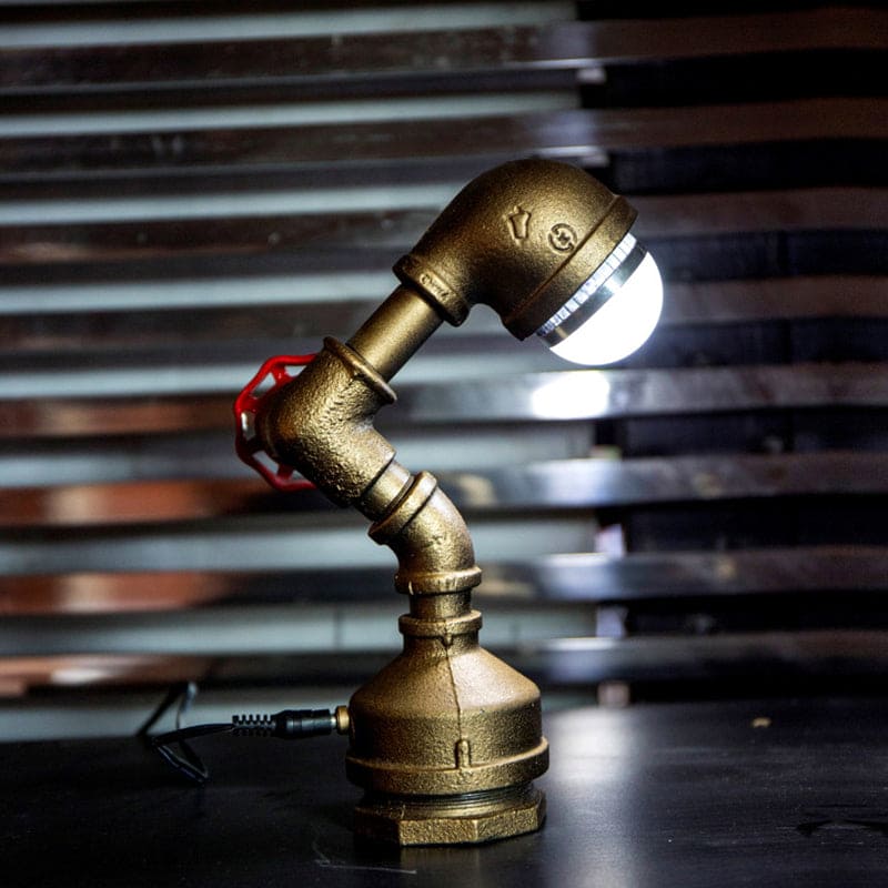 SteamGlow™ Roboter-Tischlampe aus Messing – Steampunk Design-Leuchte mit Drehschalter