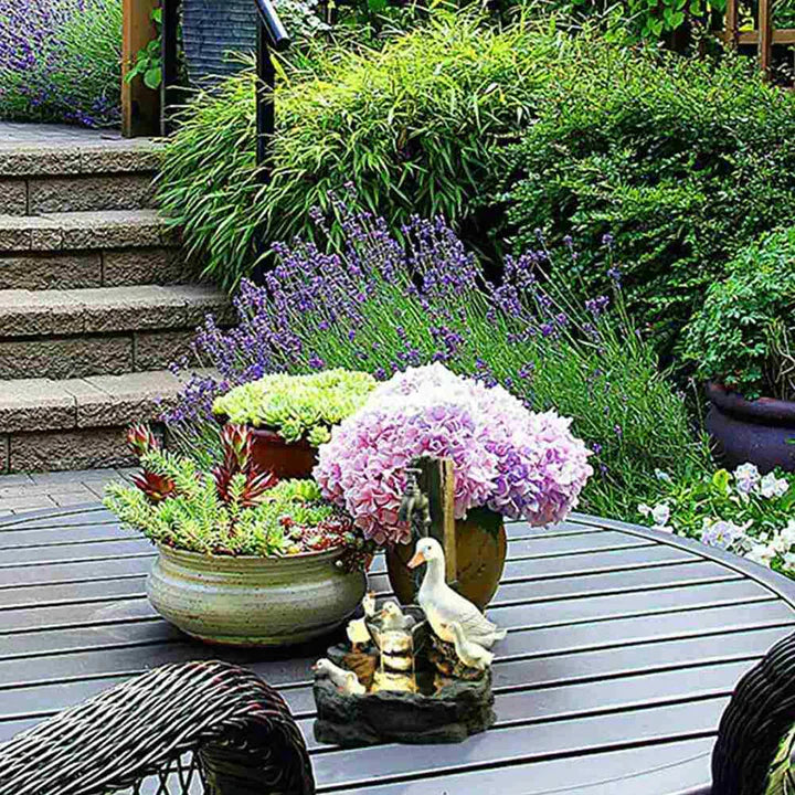 Quackhaven™ Duck Family Gartenbrunnen | Dekorativer Outdoor-Wasserspiel | Leichtes Harzdesign für entspannte Gärten