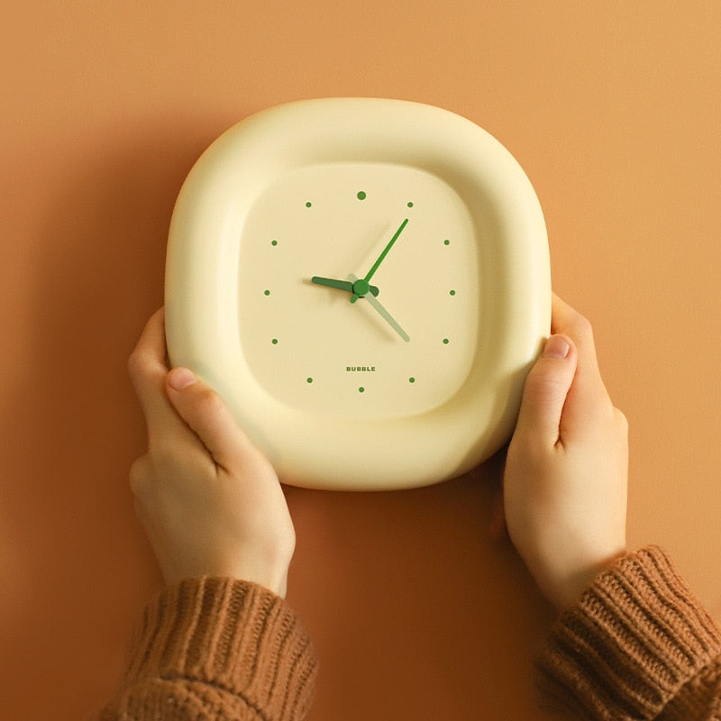 CharmClock™ – Süße Kawaii-Wanduhr für fröhliche & kreative Wohnräume
