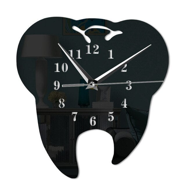 GlowDent™ – Spiegel-Wanduhr mit LED-Beleuchtung für moderne Badezimmer & Zahnpflege