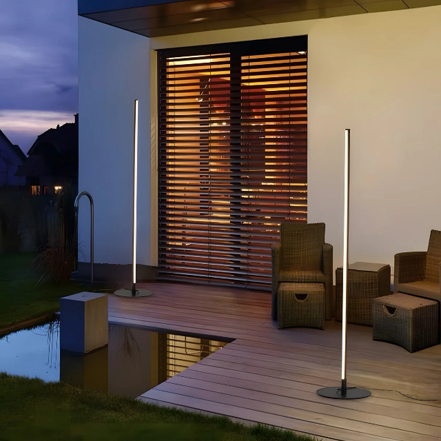 SolarLine™ Modern Outdoor Solar Floor Lamp – Solar-Stehleuchte für Garten, Terrasse & Außenbereiche