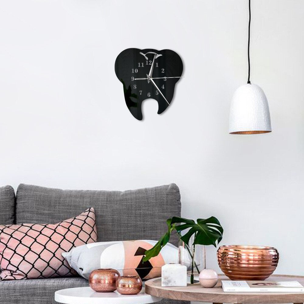 GlowDent™ – Spiegel-Wanduhr mit LED-Beleuchtung für moderne Badezimmer & Zahnpflege