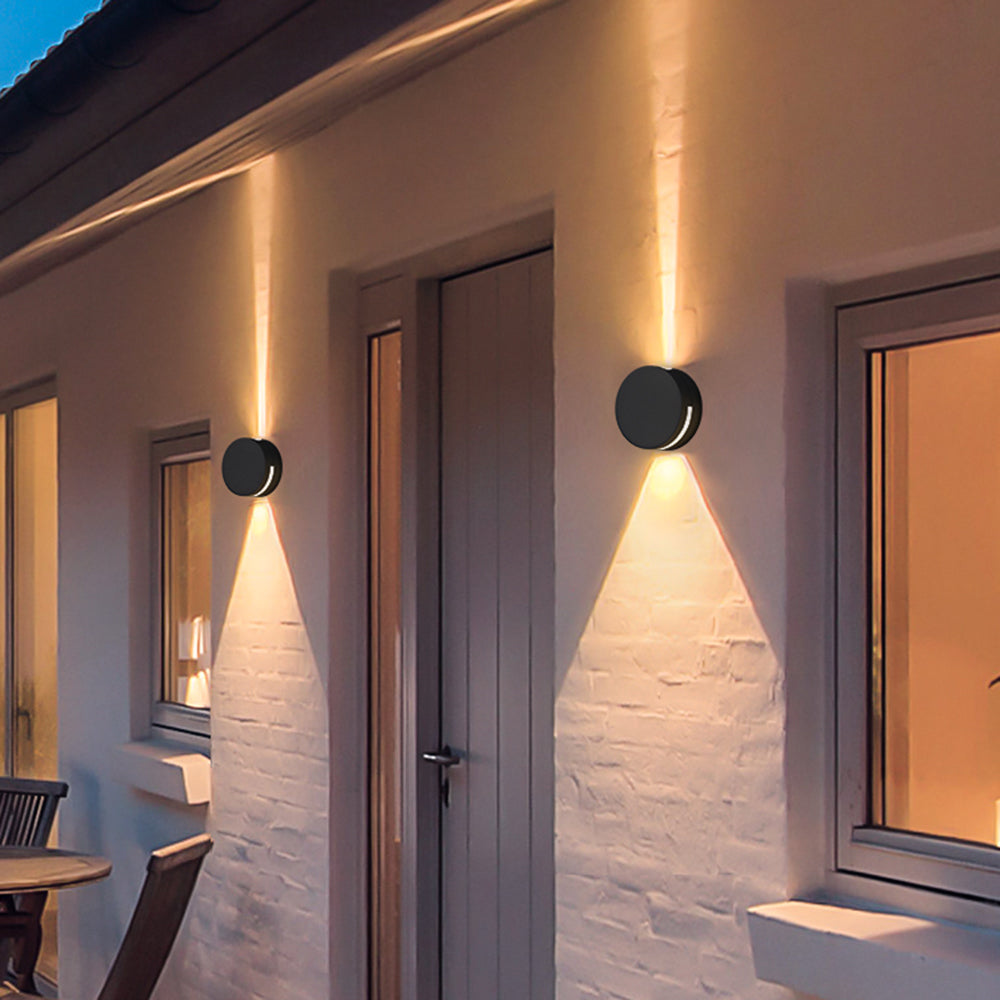 MoonGlow™ Outdoor Hanging Lamp – Mondförmige LED-Hängelampe für Garten & Terrasse