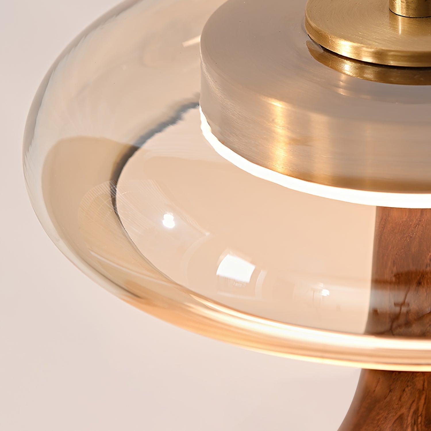 LumiWood™ Tischlampe – Elegante LED-Designlampe aus Holz & Messing mit 3 Lichtfarben