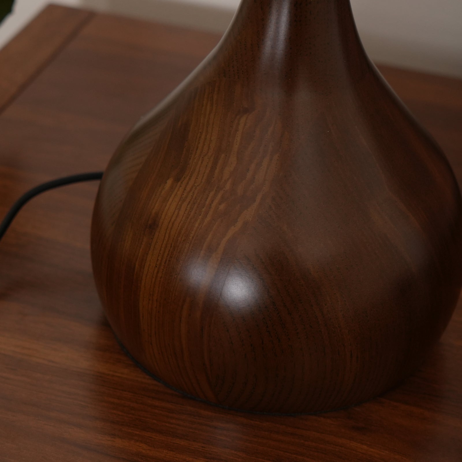 LumiWood™ Tischlampe – Elegante LED-Designlampe aus Holz & Messing mit 3 Lichtfarben