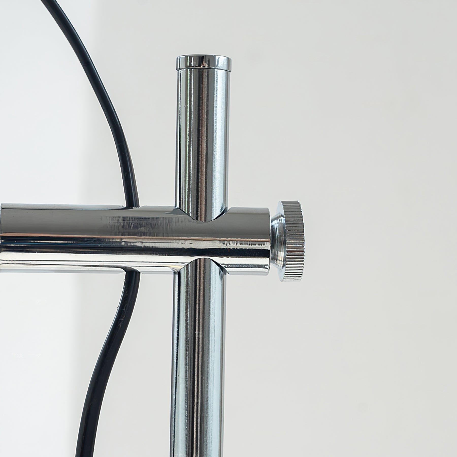 BeamAura™ Moderne Tischlampe mit verstellbarem Lampenschirm – LED-Tischleuchte aus Metall für Wohn- & Arbeitsbereiche