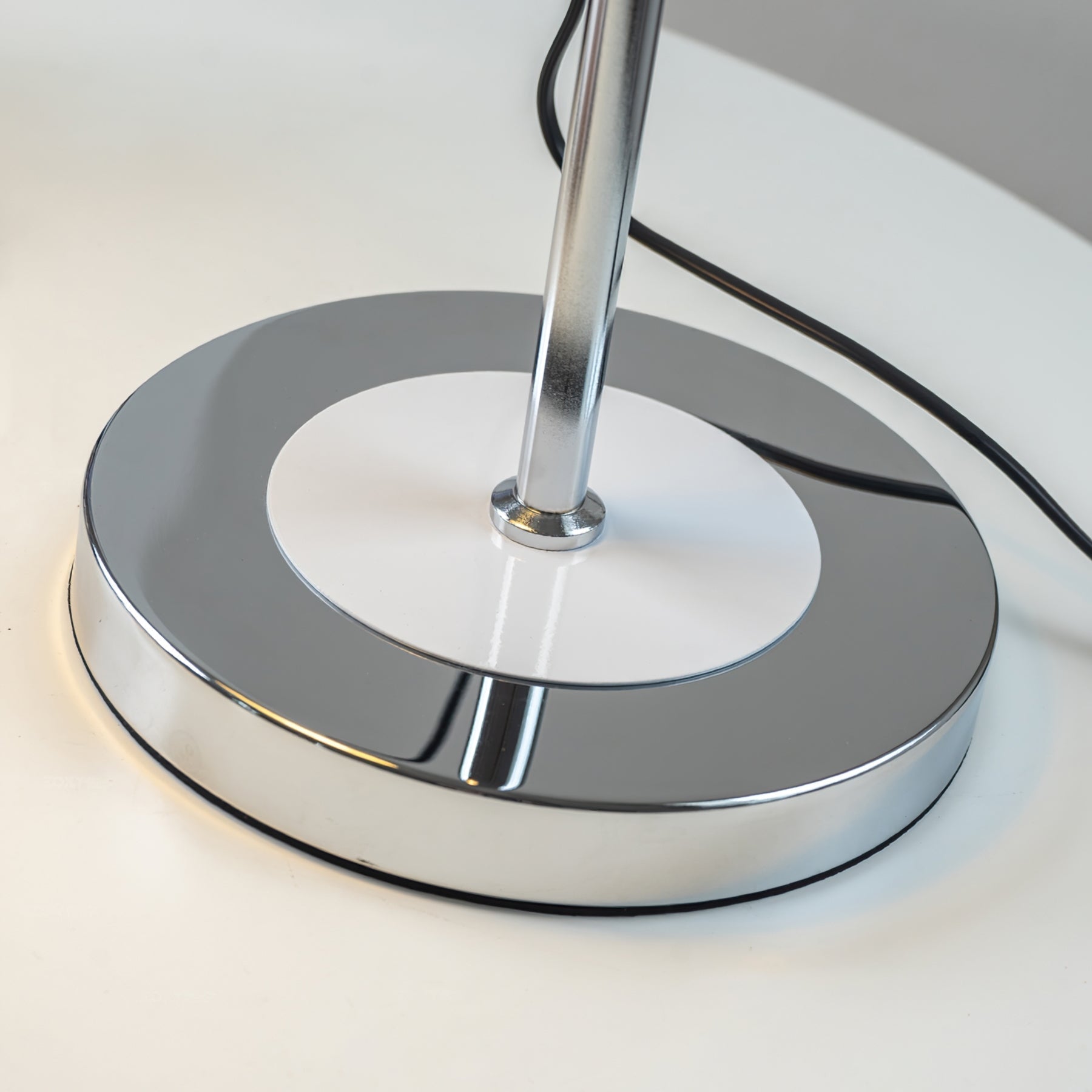 BeamAura™ Moderne Tischlampe mit verstellbarem Lampenschirm – LED-Tischleuchte aus Metall für Wohn- & Arbeitsbereiche