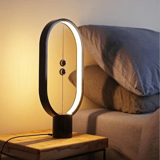 BeechGlow™ Tischlampe – Minimalistische LED-Holzlampe mit magnetischem Schalter