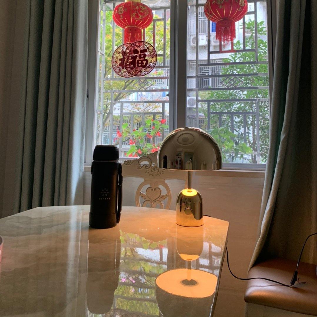 ChimeGlow™ Elegante Tischlampe – Klassische Design-Leuchte im Uhr-Stil mit warmem Licht