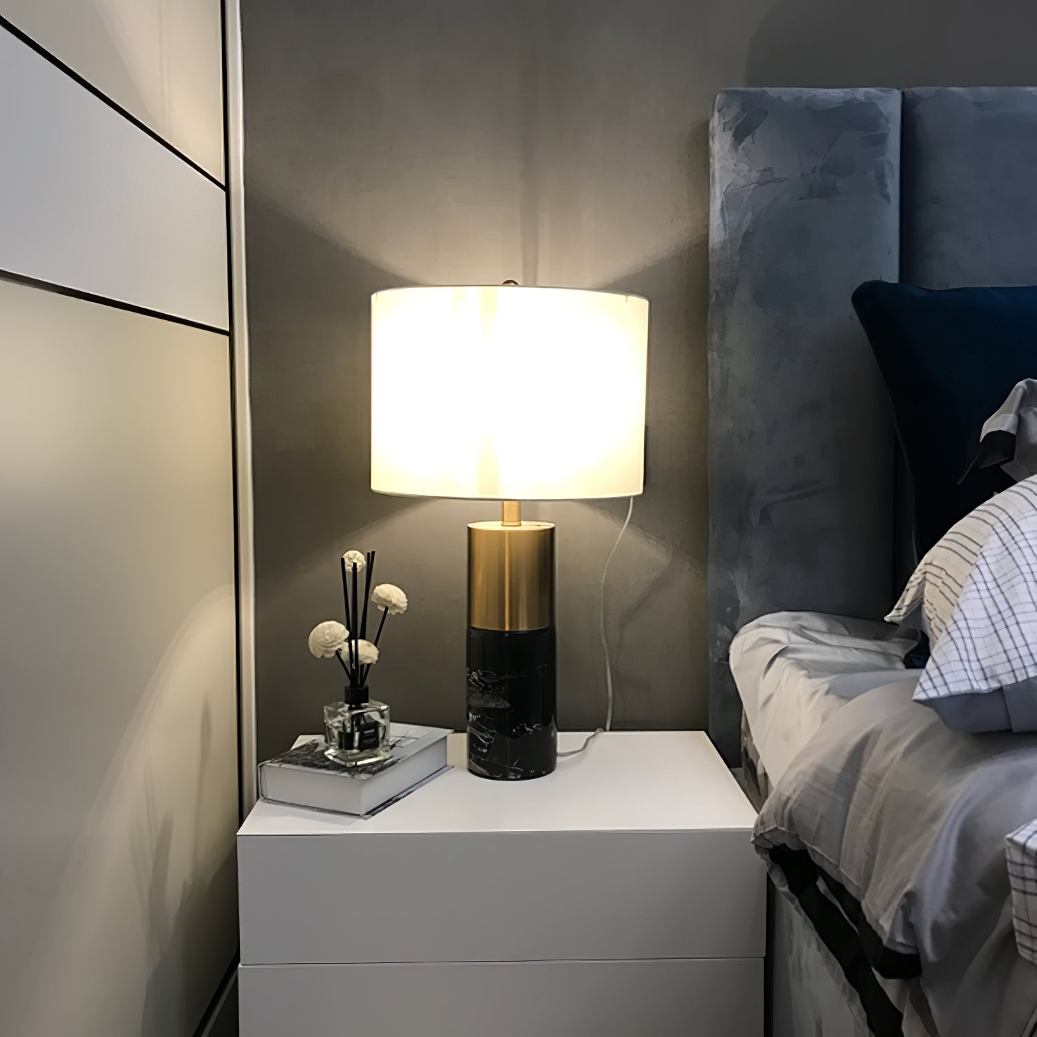 StoneRadiance™ Tischlampe – Elegante Design-Lampe mit Marmorfuß & modernem Look