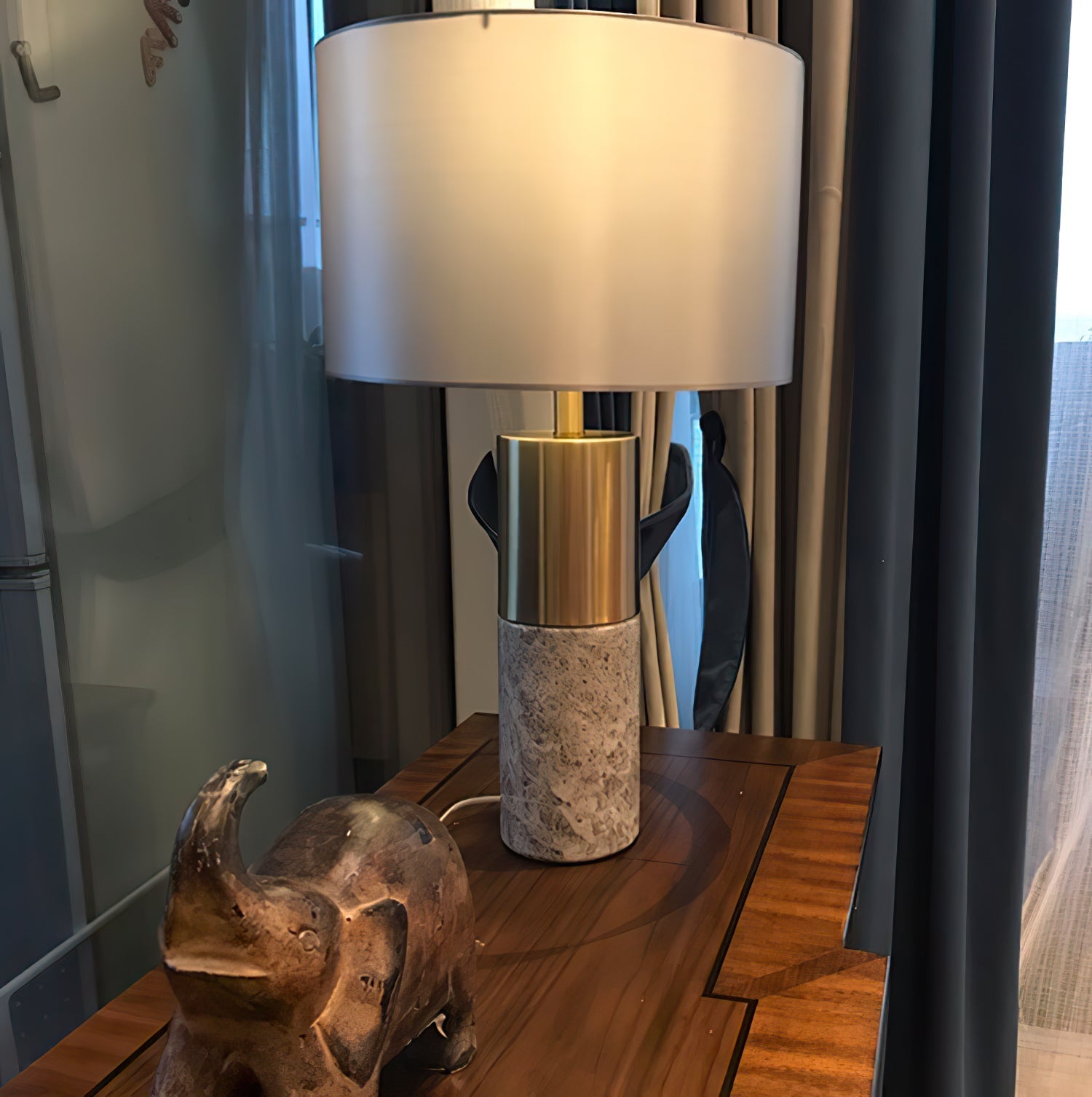 StoneRadiance™ Tischlampe – Elegante Design-Lampe mit Marmorfuß & modernem Look