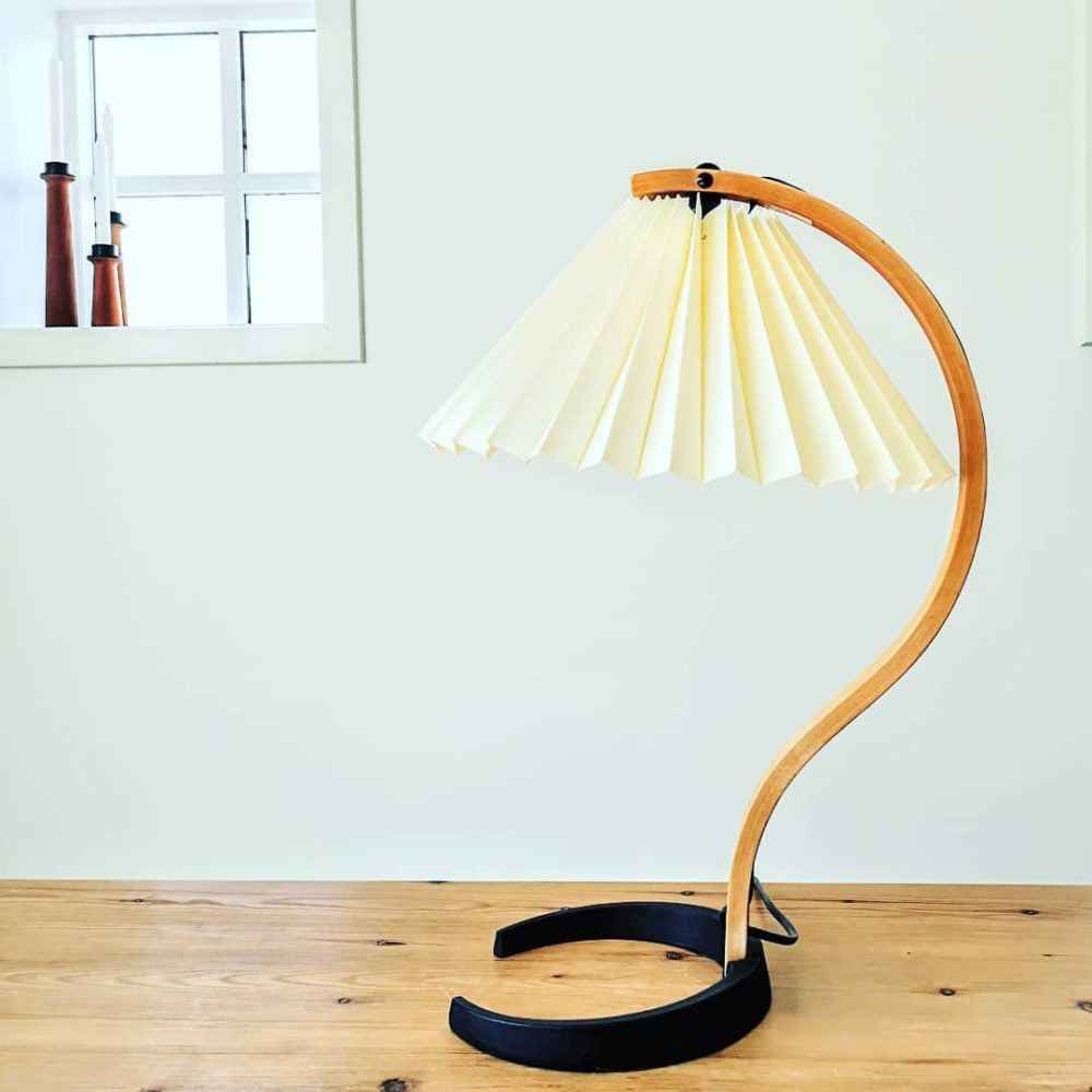 WoodFlow™ Tischlampe – Natürliche Holz-Designlampe mit Leinen-Schirm & warmem Licht