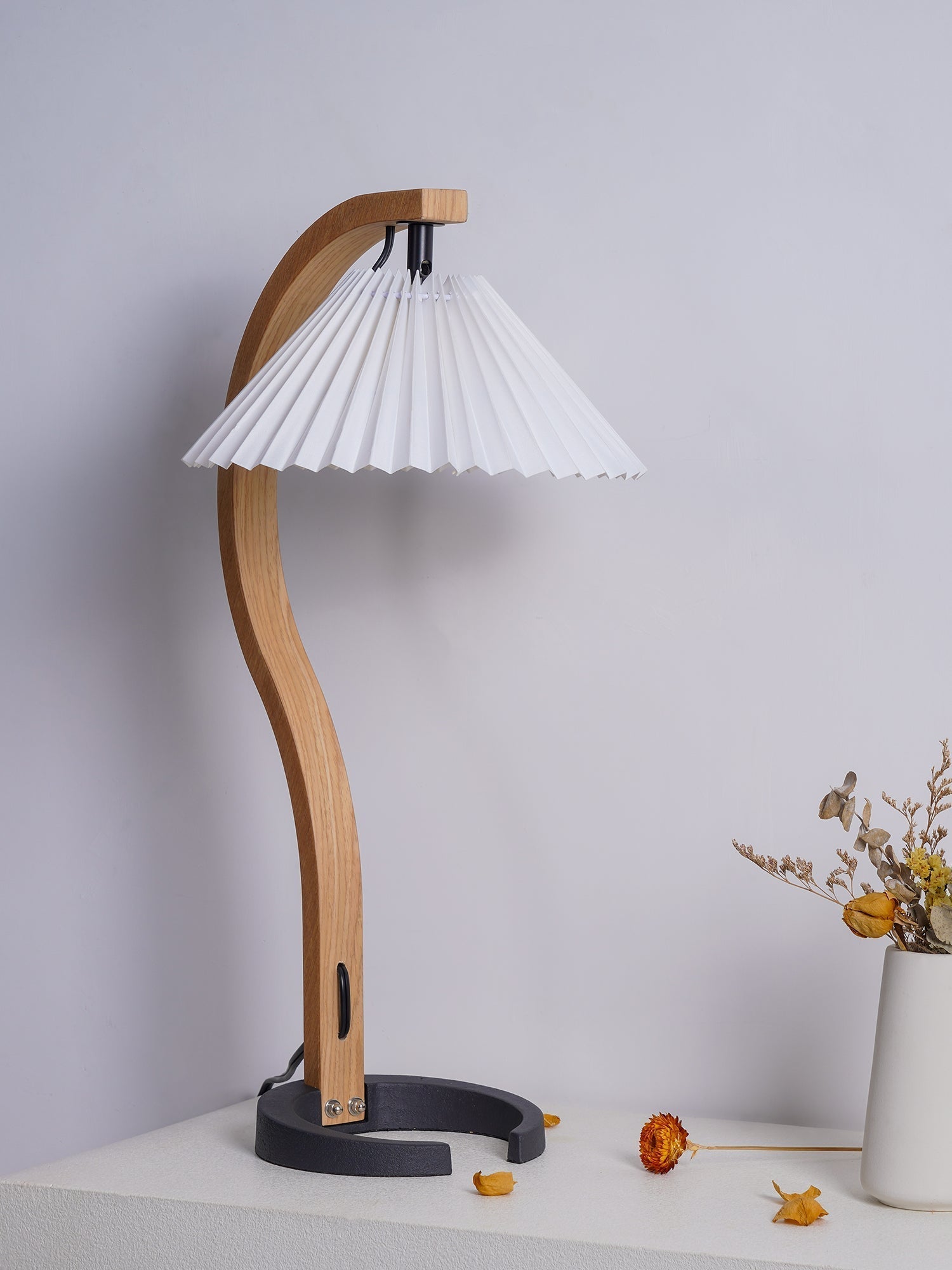 WoodFlow™ Tischlampe – Natürliche Holz-Designlampe mit Leinen-Schirm & warmem Licht