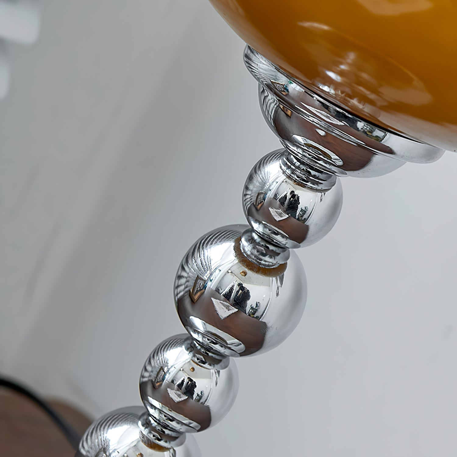 OrbitLume™ Tischlampe – Retro Space-Age Designlampe aus Glas & Chrom
