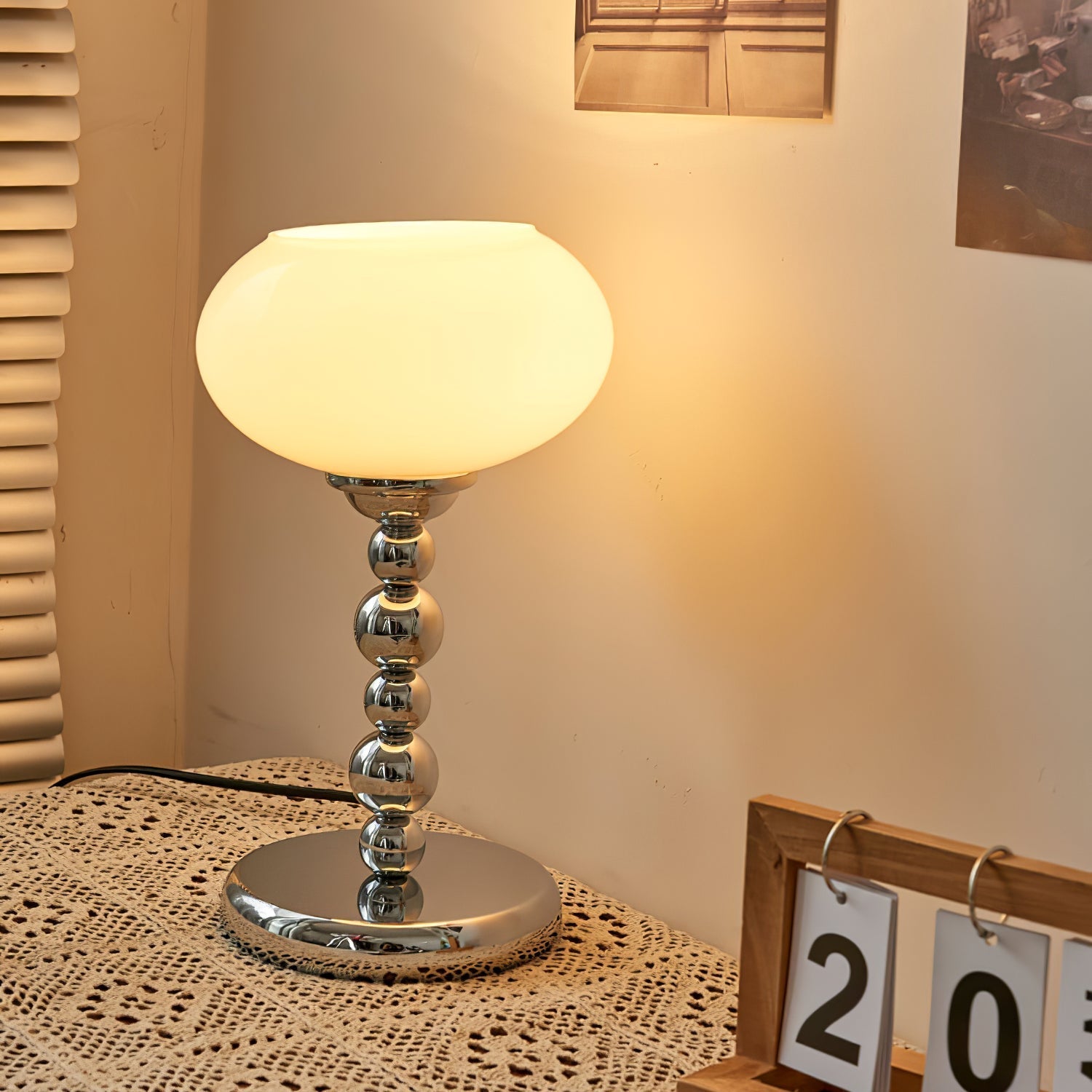 OrbitLume™ Tischlampe – Retro Space-Age Designlampe aus Glas & Chrom