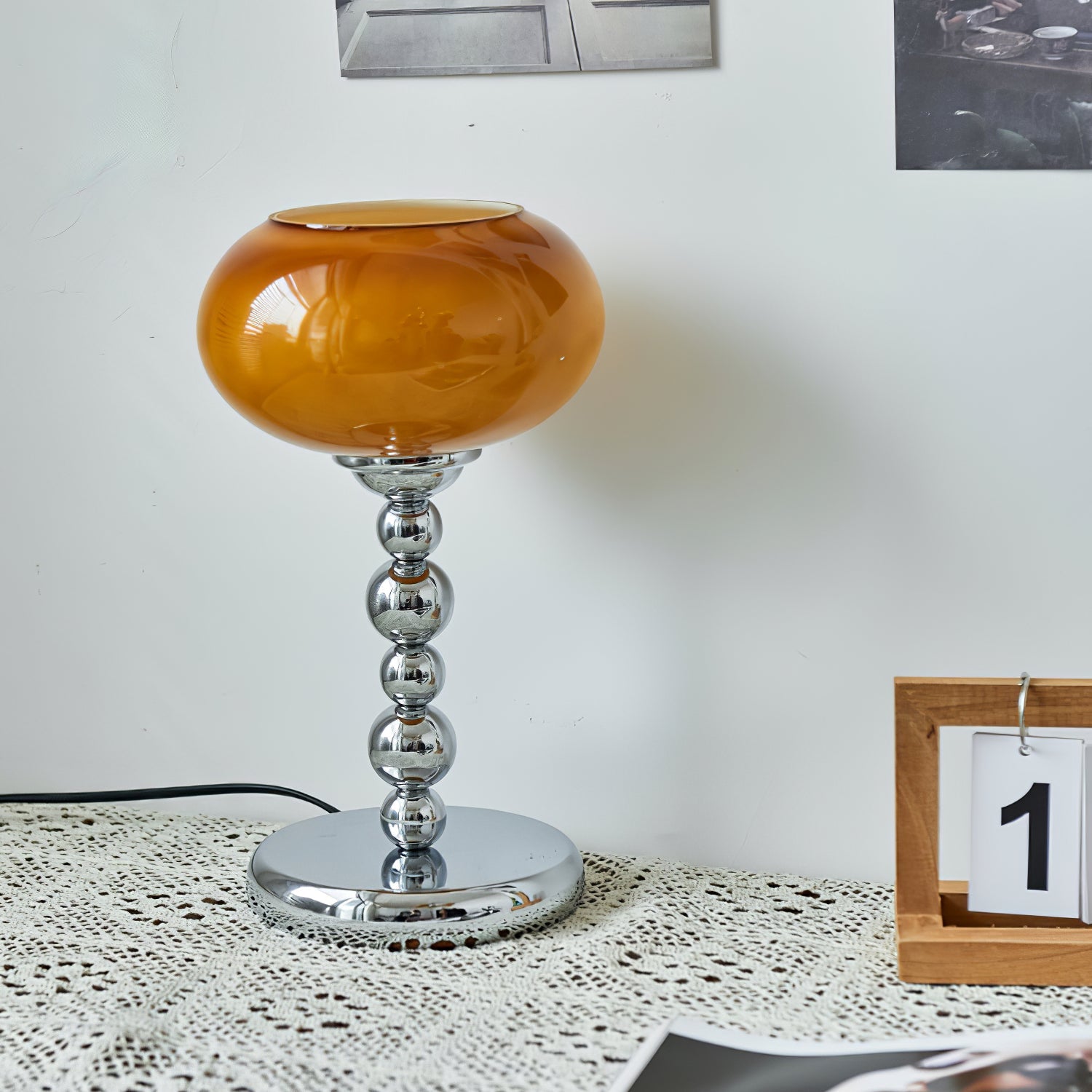 OrbitLume™ Tischlampe – Retro Space-Age Designlampe aus Glas & Chrom