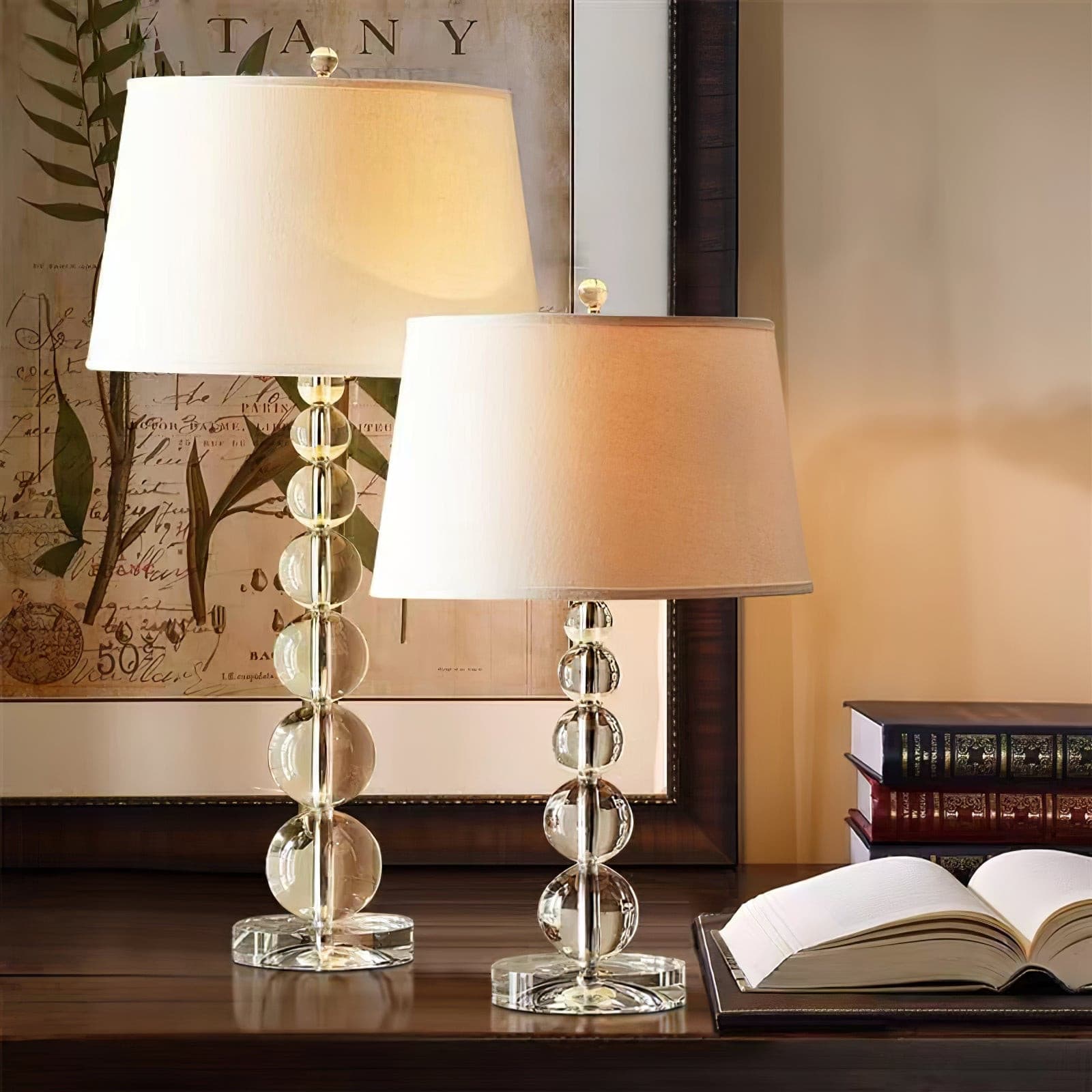 CrystalSphere™ Tischlampe – Elegante Designlampe mit Kristallkugel & warmem Stoffschirm