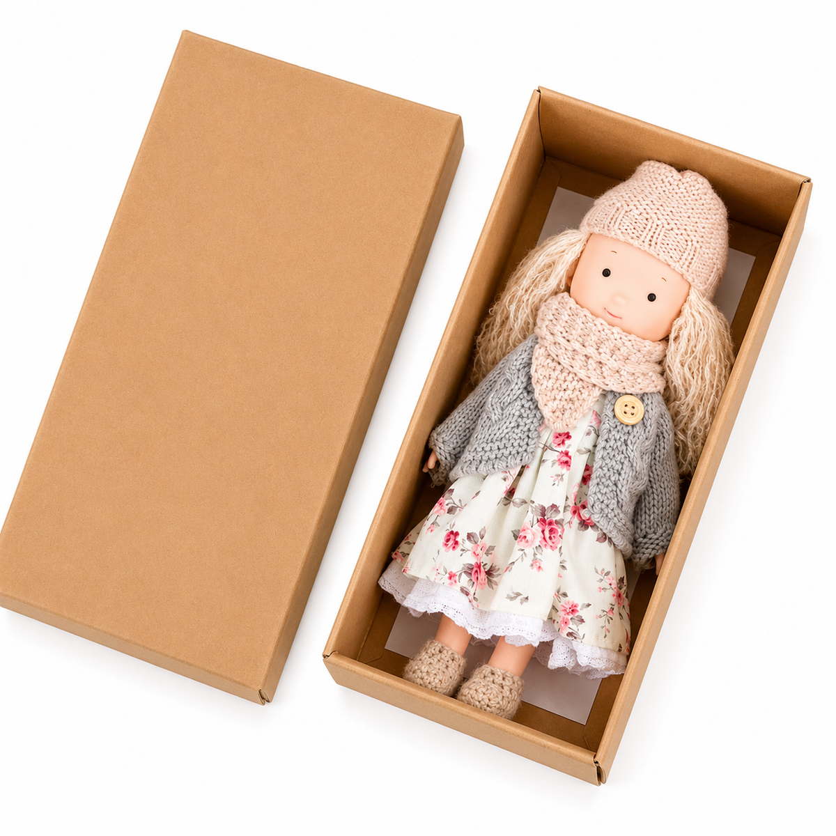 CuddlyCharm™ Plüsch-Anziehpuppe – 30cm Kuschelpuppe mit Zubehör & Geschenkbox