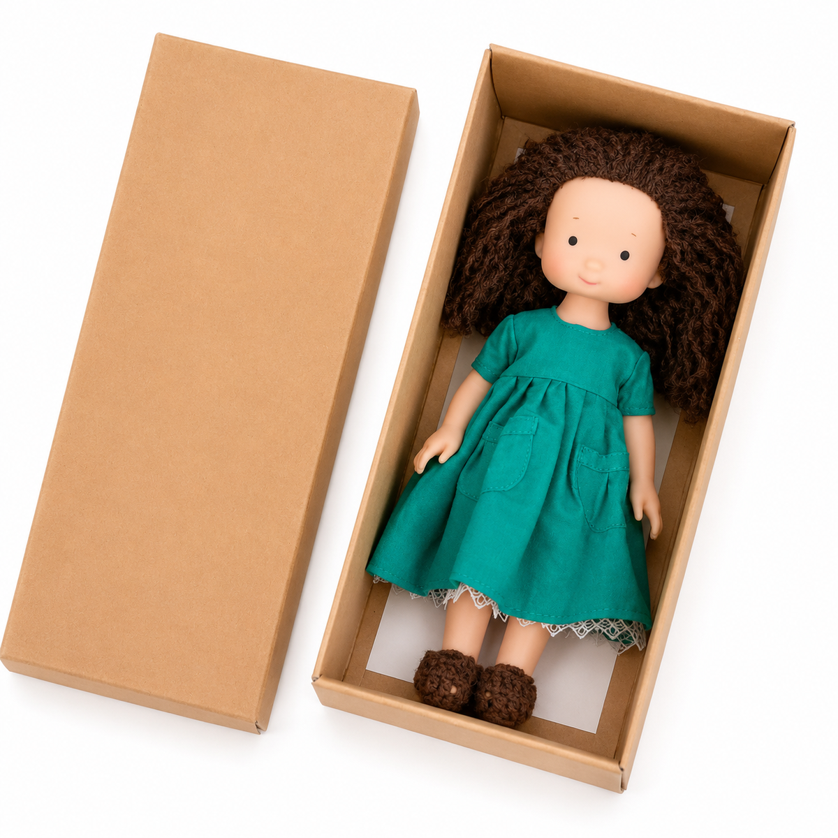 CuddlyCharm™ Plüsch-Anziehpuppe – 30cm Kuschelpuppe mit Zubehör & Geschenkbox
