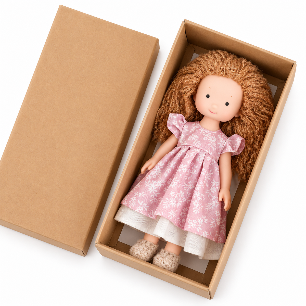 CuddlyCharm™ Plüsch-Anziehpuppe – 30cm Kuschelpuppe mit Zubehör & Geschenkbox