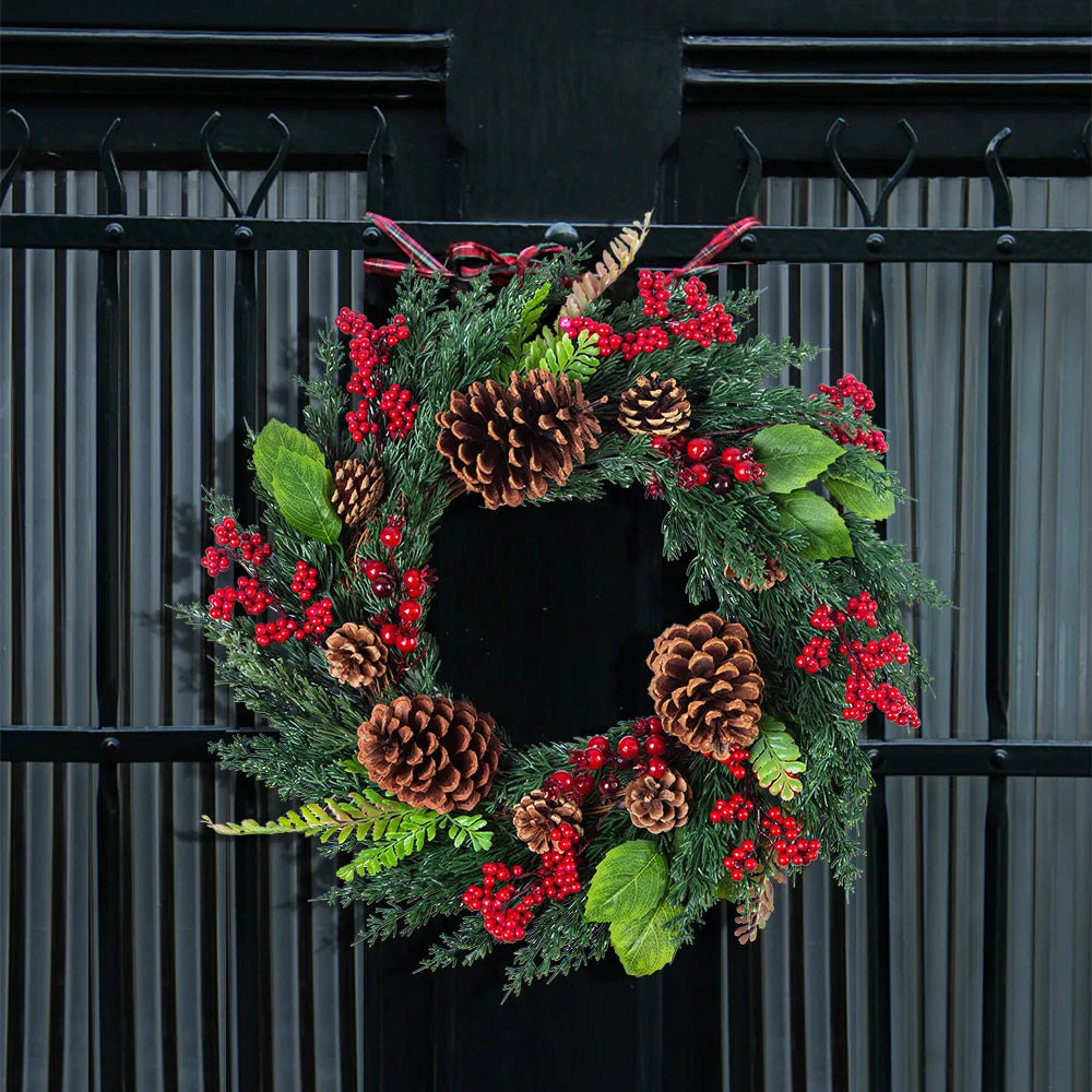 CypressBerry™ – Festlicher Weihnachtskranz mit roten Beeren | Klassische Winter-Türdekoration