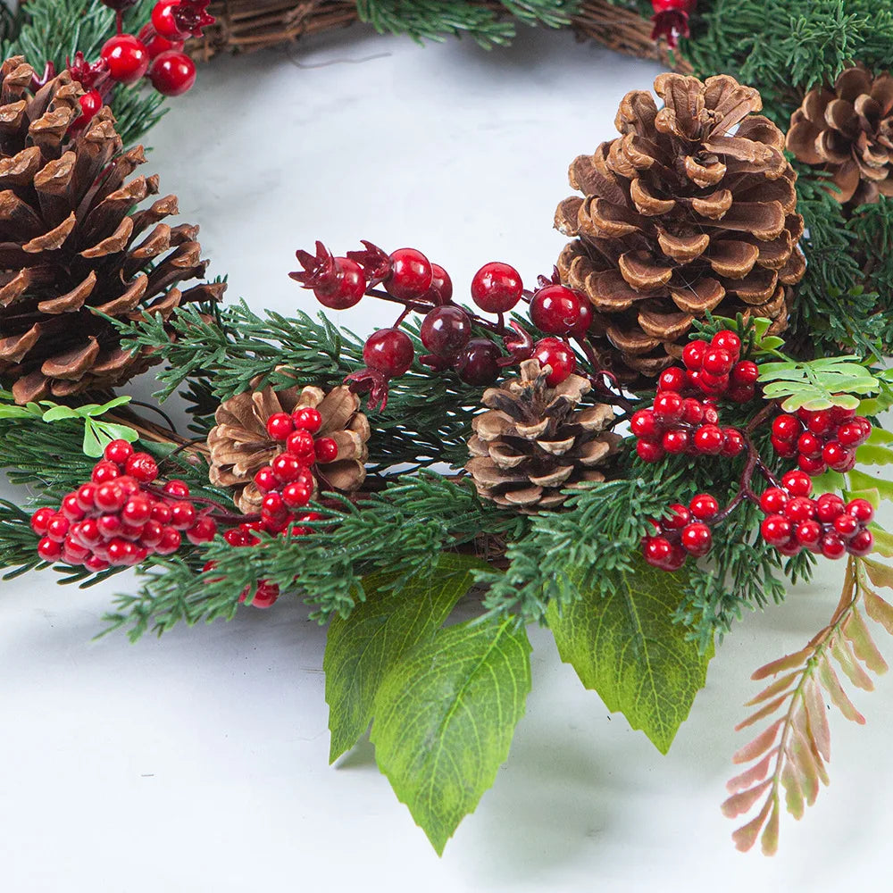 CypressBerry™ – Festlicher Weihnachtskranz mit roten Beeren | Klassische Winter-Türdekoration