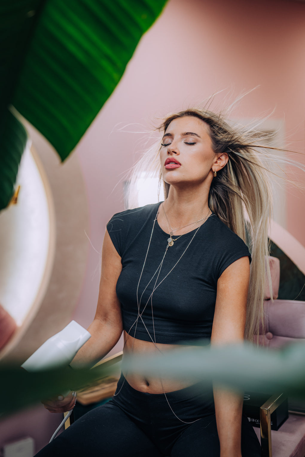 StyleDry™ – Schnell trocknender Ionen-Haartrockner mit Diffusor & 3 Aufsätzen für glattes und definiertes Haar