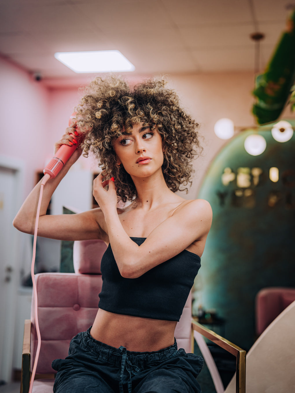 StyleDry™ – Schnell trocknender Ionen-Haartrockner mit Diffusor & 3 Aufsätzen für glattes und definiertes Haar