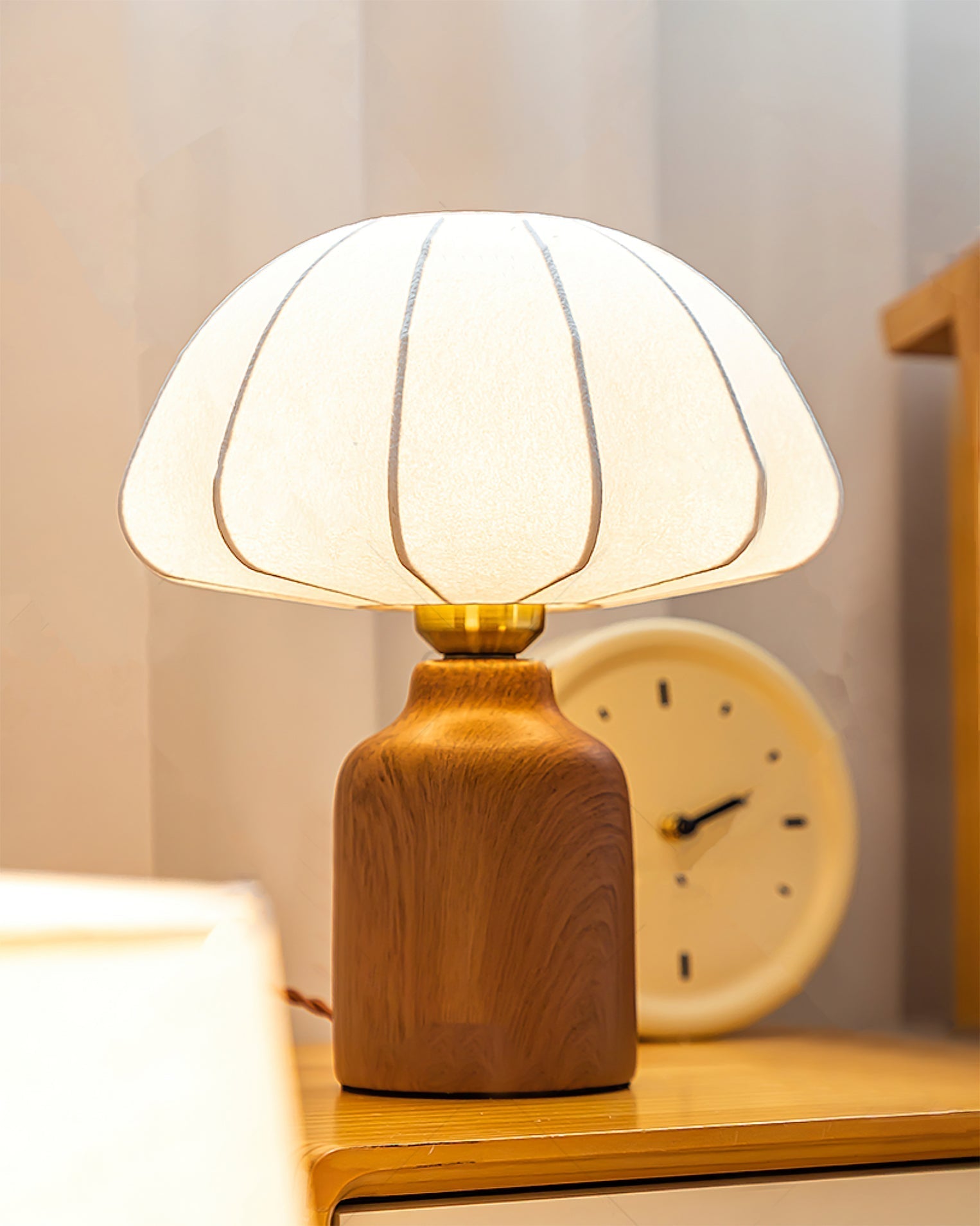 ShadeLuxe™ Tischlampe – Elegante Design-Tischleuchte aus Metall & Stoff für Wohnzimmer & Schlafzimmer