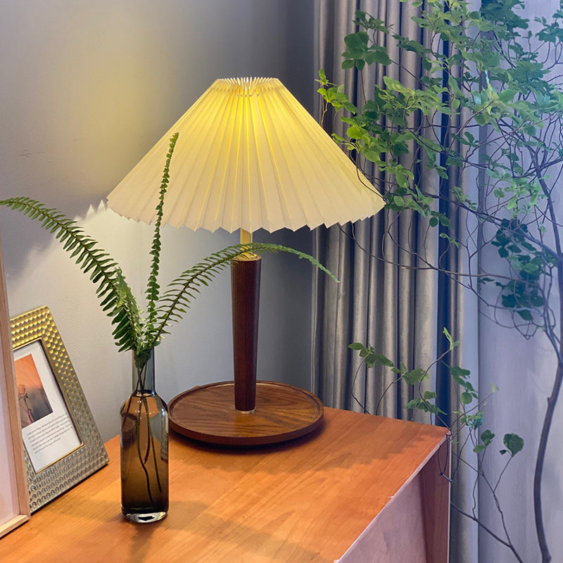GlowTimber™ Tischlampe – Klassische Holz-Plissé-Designlampe mit warmem LED-Licht