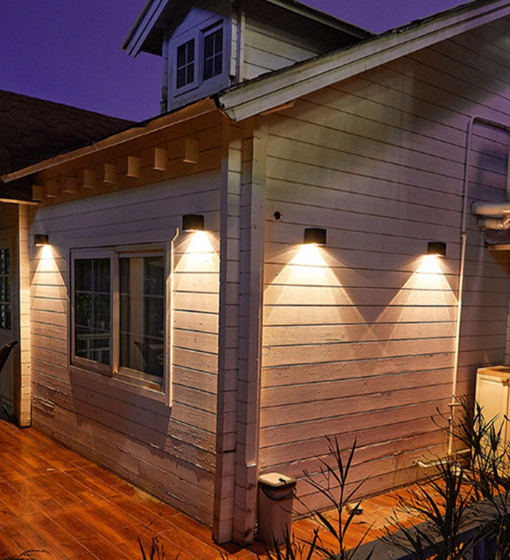 GlowBeam™ Outdoor Wall Lamp – Elegante Solar-Außenwandleuchte für stimmungsvolle Beleuchtung - Less Goods