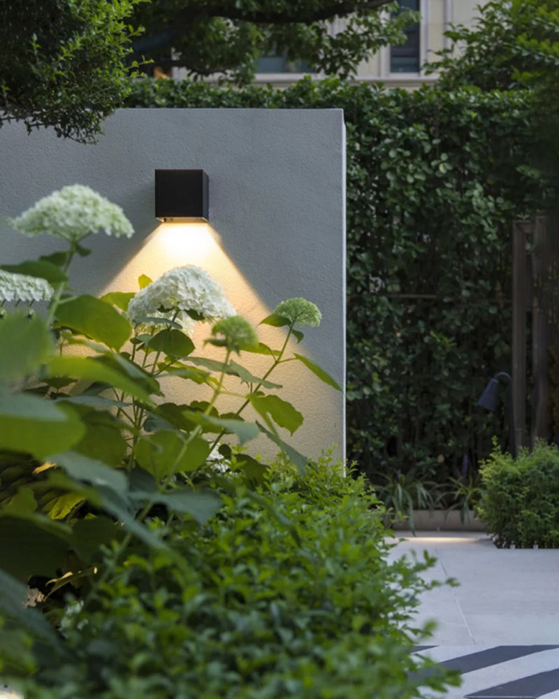 GlowBeam™ Outdoor Wall Lamp – Elegante Solar-Außenwandleuchte für stimmungsvolle Beleuchtung - Less Goods