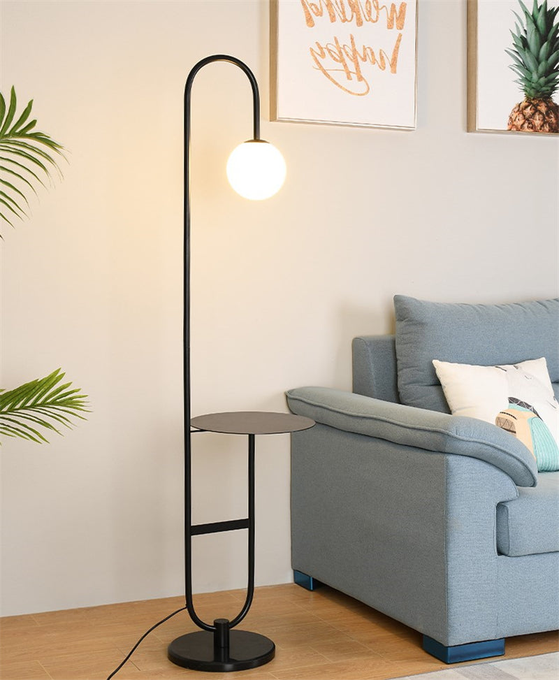 NordicGlow™ – Skandinavische Stehlampe mit integriertem Beistelltisch & LED-Dimmfunktion