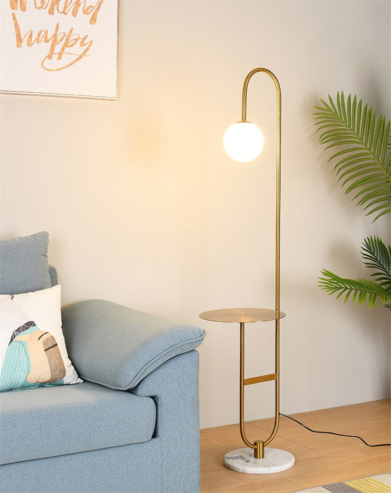 NordicGlow™ – Skandinavische Stehlampe mit integriertem Beistelltisch & LED-Dimmfunktion
