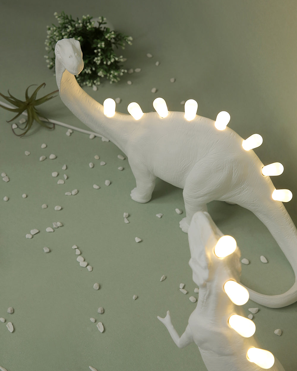 DinoLite™ Tischlampe – Kreative Design-Lampe mit beleuchtetem Dinosaurier-Rücken