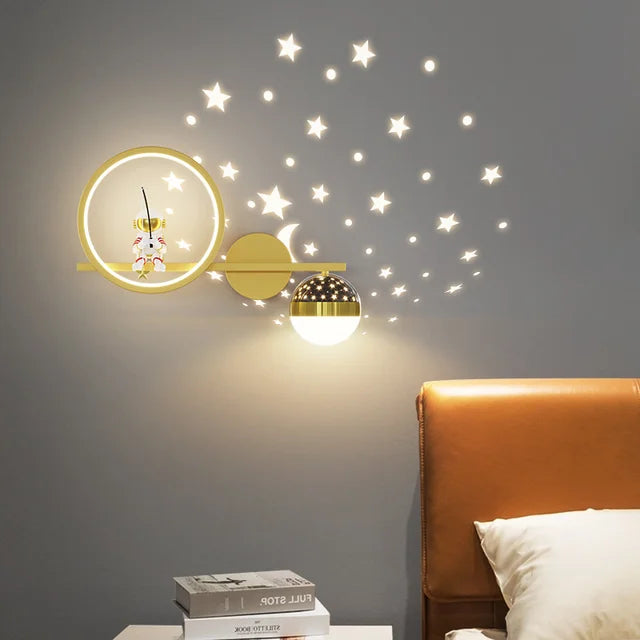SparkleBeam | Moderne Kinder Wandleuchte – Sanftes Licht & fröhliches Design