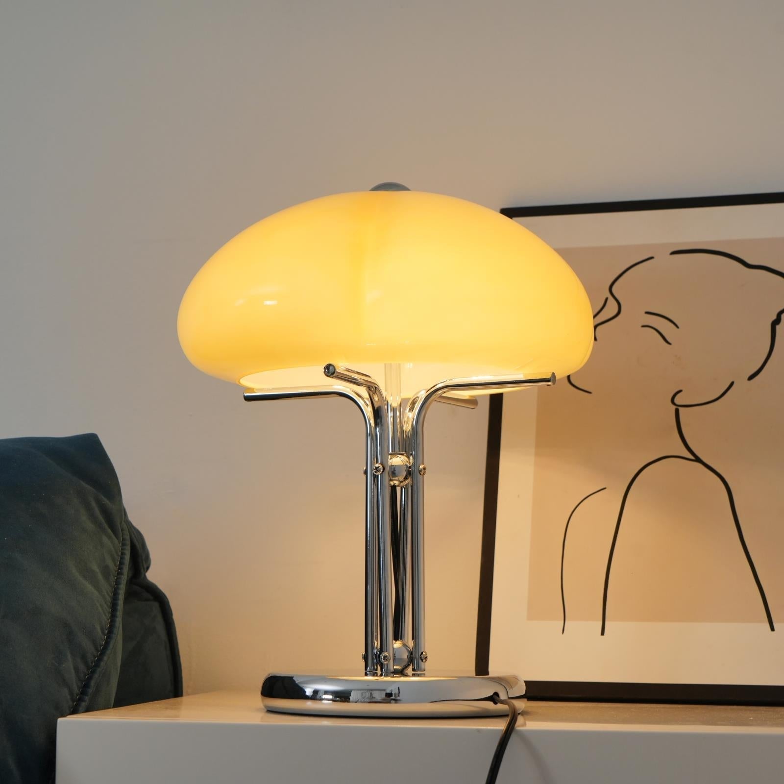 GlowMushroom™ Tischlampe – Bauhaus Design-Leuchte aus Glas mit warmem Amber-Licht