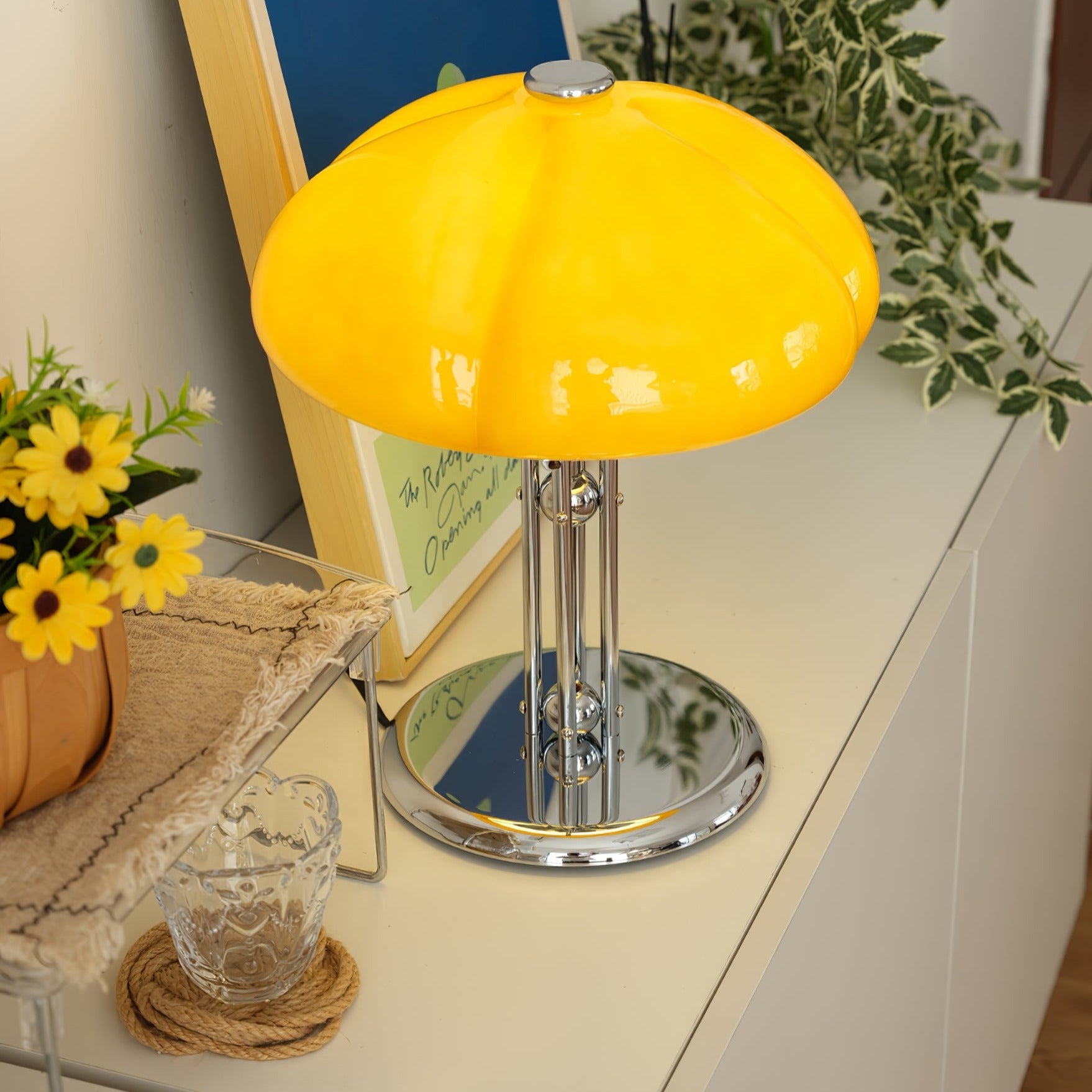 GlowMushroom™ Tischlampe – Bauhaus Design-Leuchte aus Glas mit warmem Amber-Licht