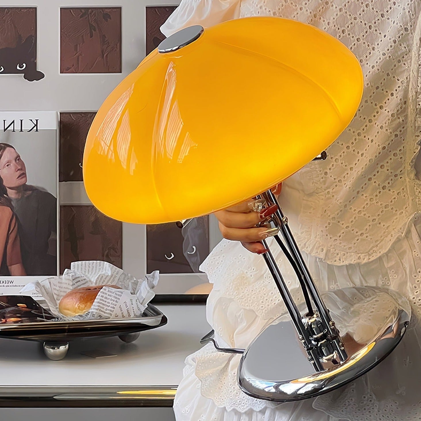 GlowMushroom™ Tischlampe – Bauhaus Design-Leuchte aus Glas mit warmem Amber-Licht