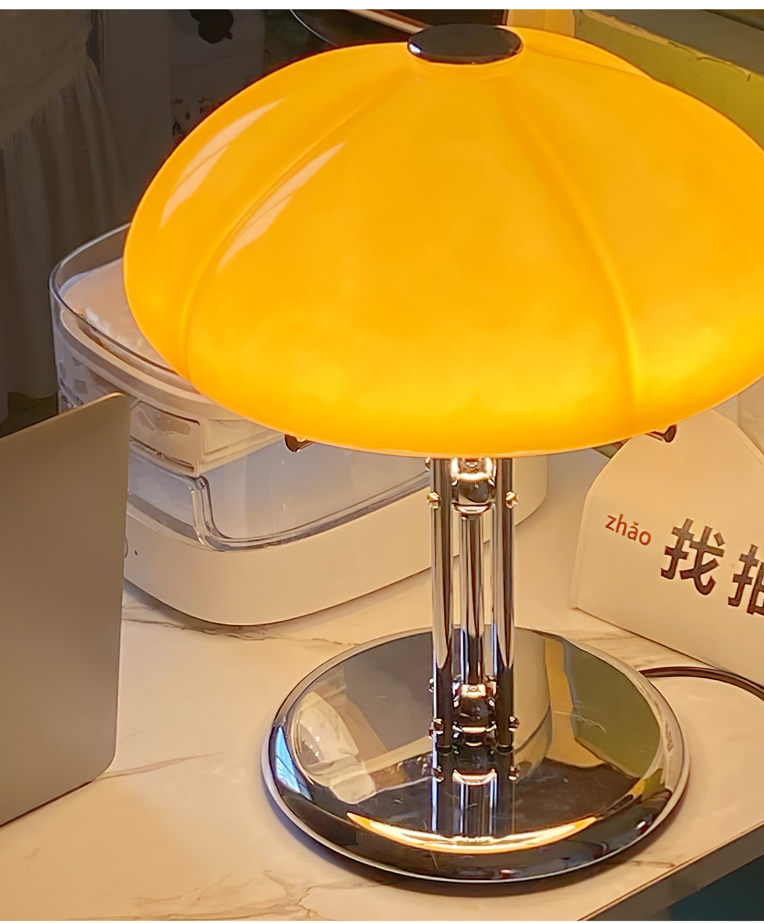 GlowMushroom™ Tischlampe – Bauhaus Design-Leuchte aus Glas mit warmem Amber-Licht