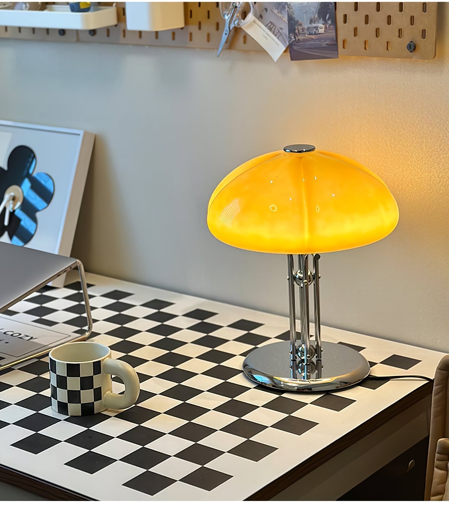 GlowMushroom™ Tischlampe – Bauhaus Design-Leuchte aus Glas mit warmem Amber-Licht