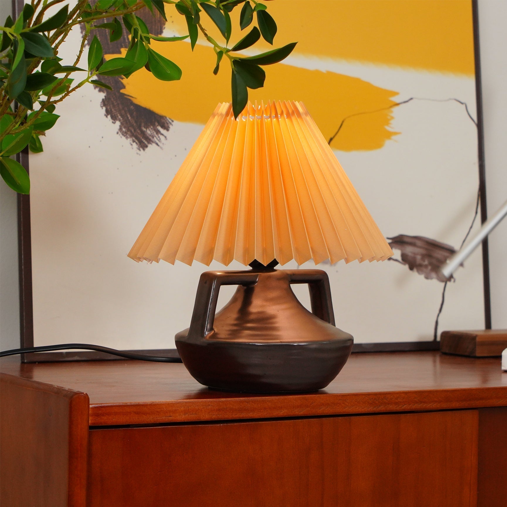GentleNavia™ Tischlampe – Elegante Designlampe mit plissiertem Stoffschirm & warmem Licht