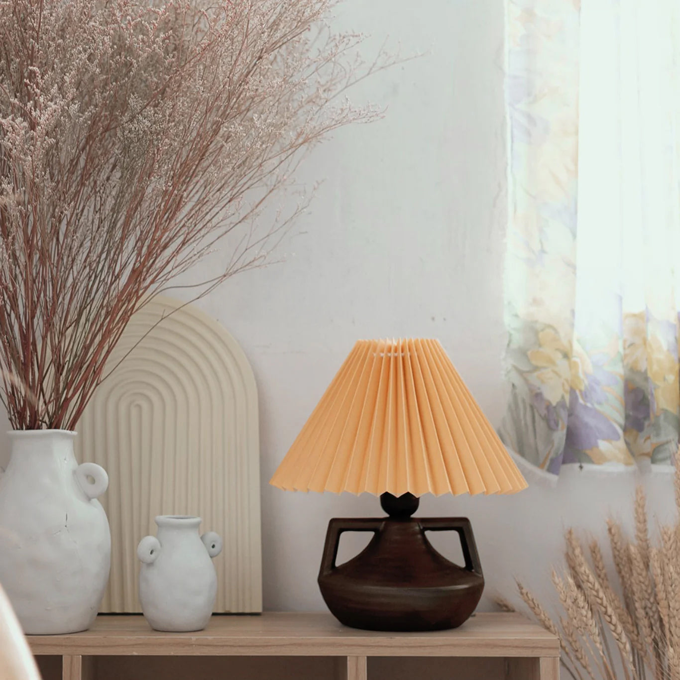 GentleNavia™ Tischlampe – Elegante Designlampe mit plissiertem Stoffschirm & warmem Licht
