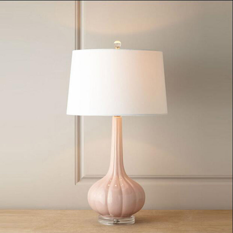 PureGlow™ Tischlampe – Elegante Keramik-Designlampe mit weißem Stoffschirm