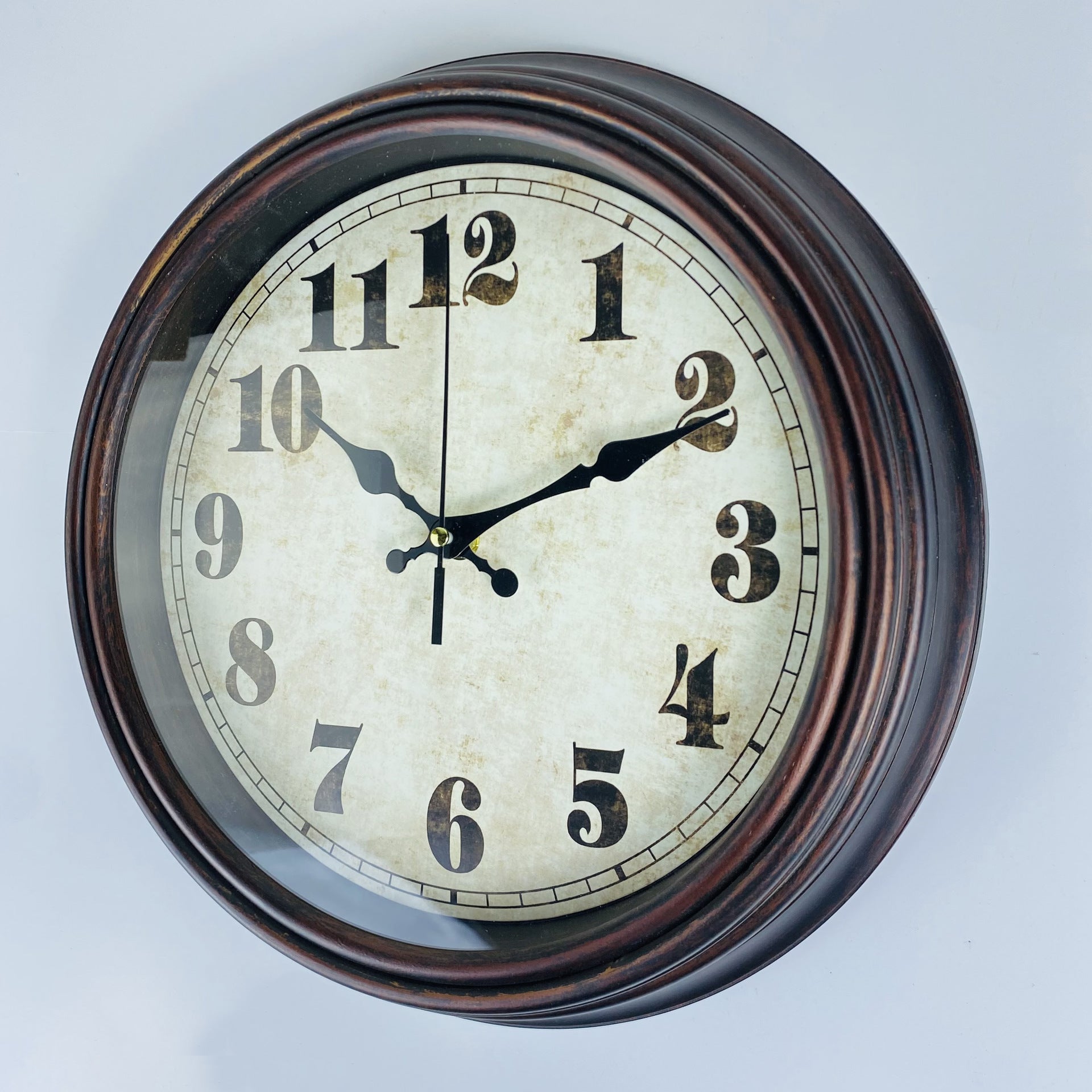 WoodEra™ – Zeitlose Retro-Wanduhr im nordischen Design für stilvolle Wohnräume