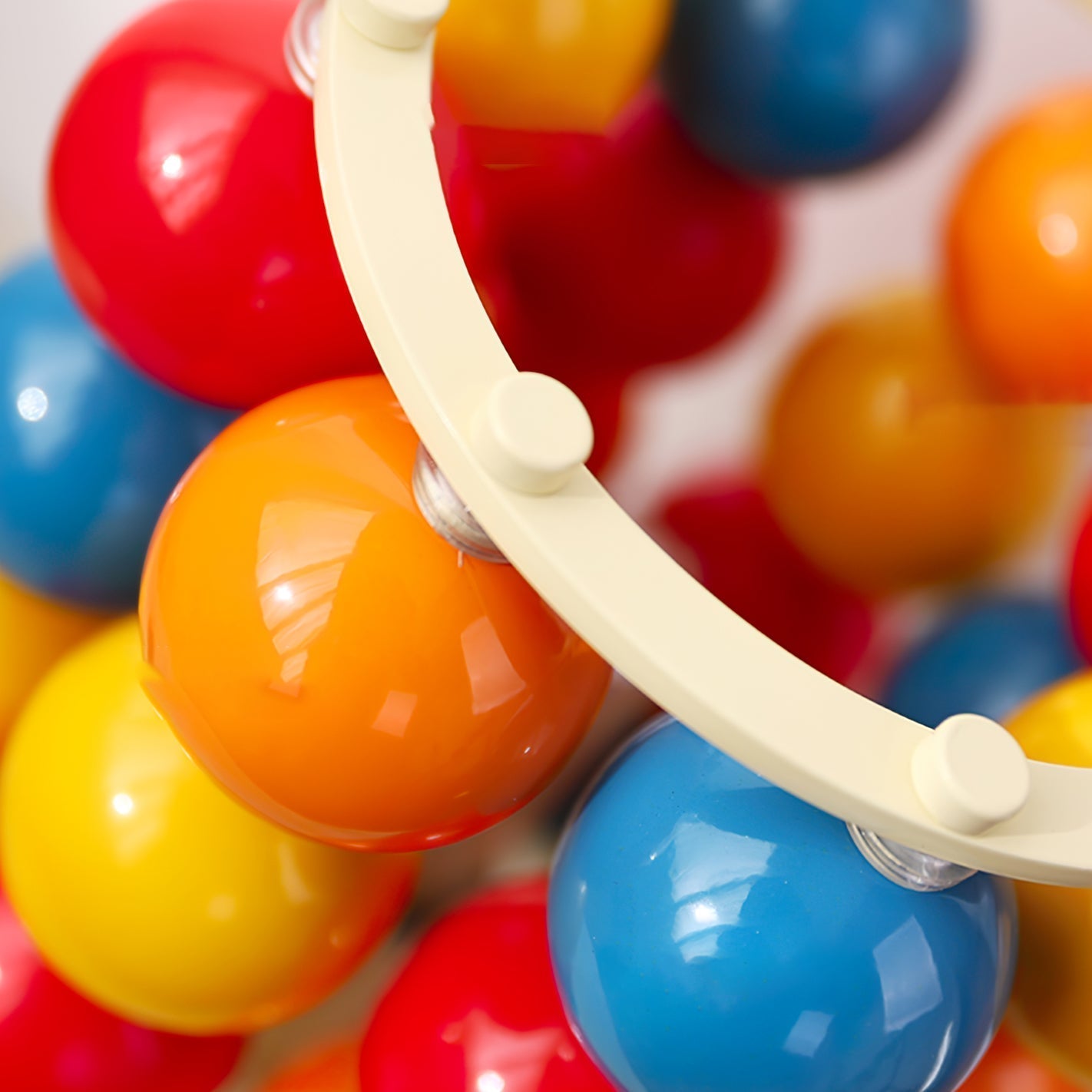 GlazeGlow™ Tischlampe – Moderne Kugellampe aus Metall mit sanftem Licht