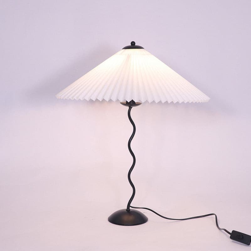 LuxeFold™ Tischlampe – Design-Leuchte mit plissiertem Schirm & Holzfuß