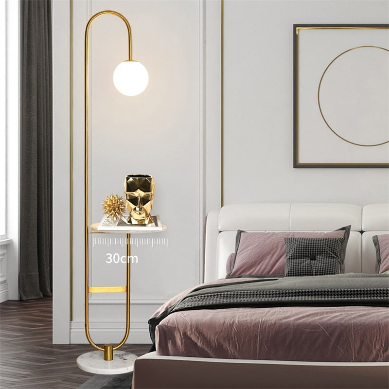 NordicGlow™ – Skandinavische Stehlampe mit integriertem Beistelltisch & LED-Dimmfunktion