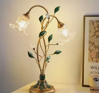 LuxePetals™ Tischlampe – Französische Design-Blumenlampe im Vintage-Stil für Wohnzimmer & Schlafzimmer