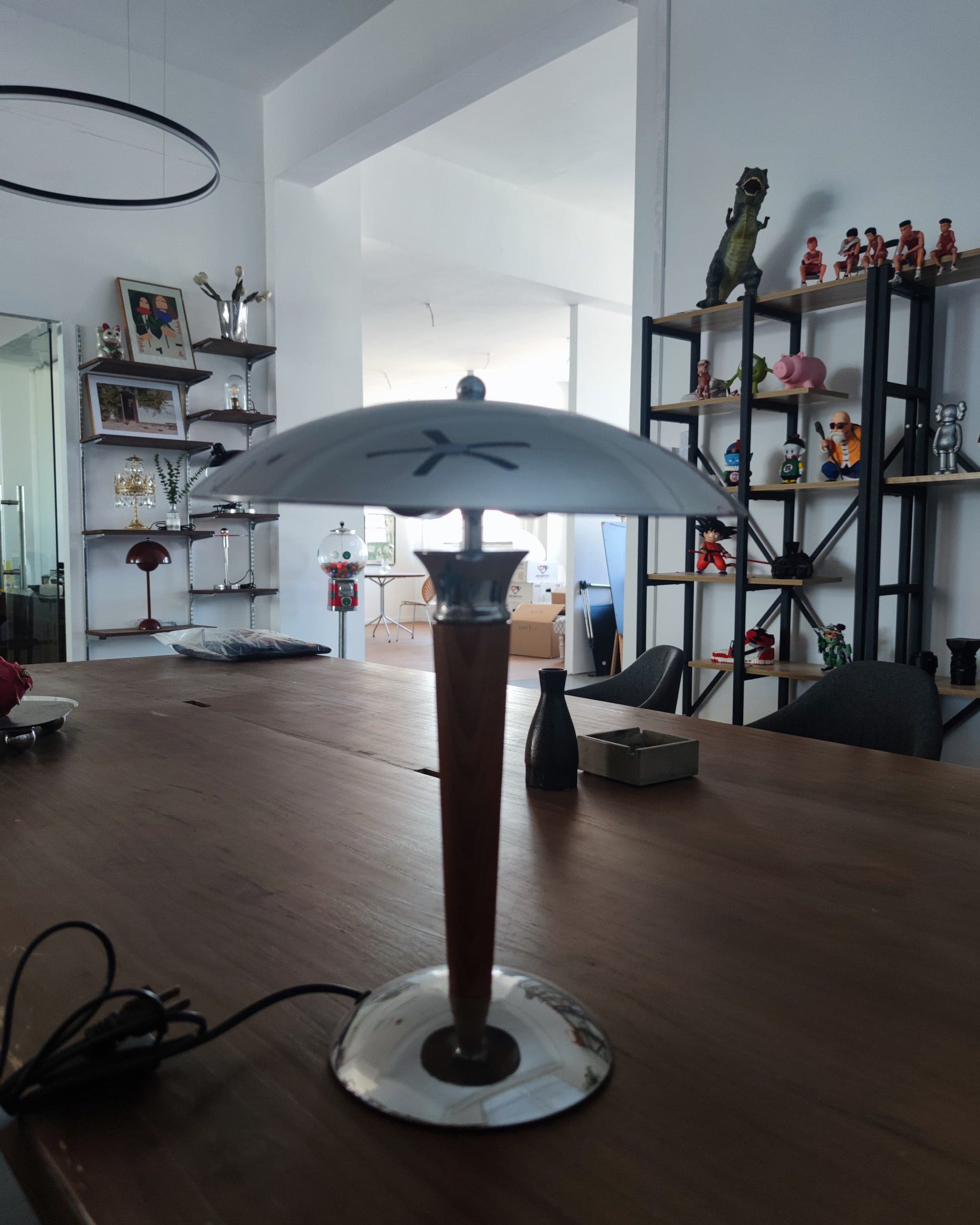 MinimalGlow™ Tischlampe – Skandinavische Design-Leuchte mit Holzdetails & sanftem Licht